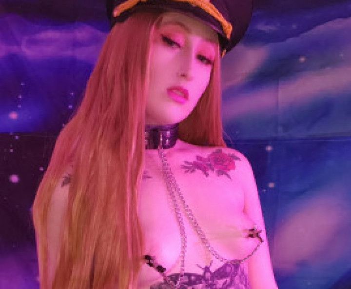 Camie Spanks And Fucks Her Thick White Ass