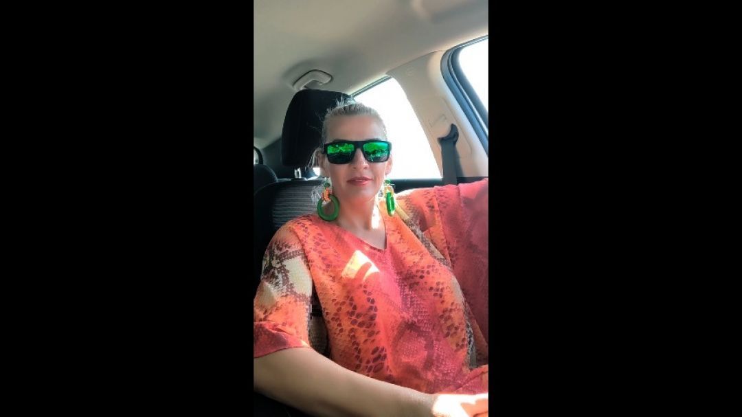 Tits pampering in the car