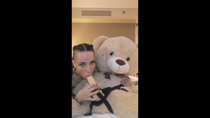 Step-Mommy fucks her teddy bear like a whore