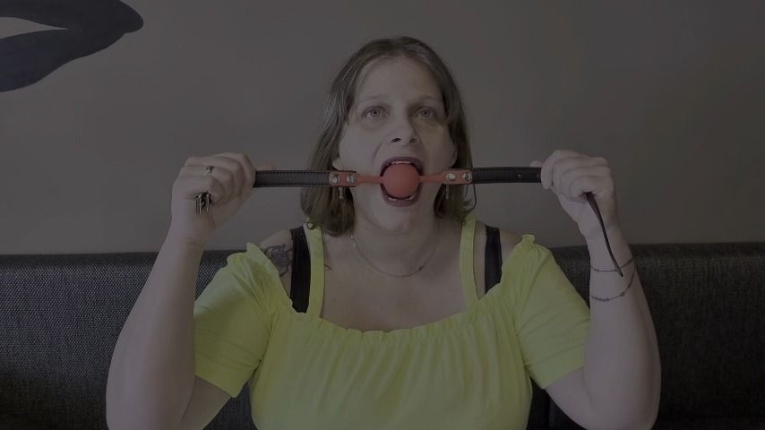 My husband tie me on the couch