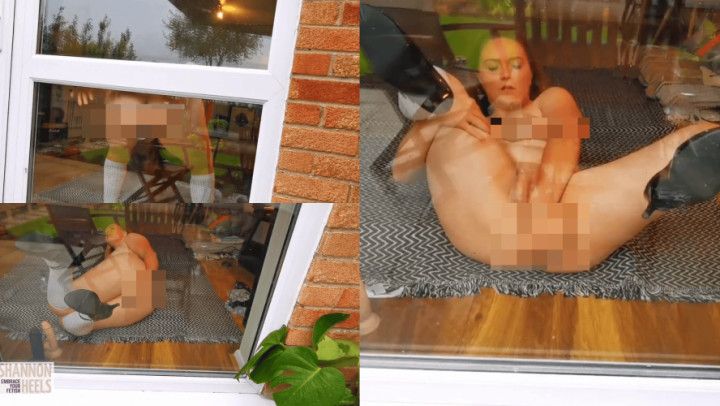 Exposing My Slut Hole to the Neighbours