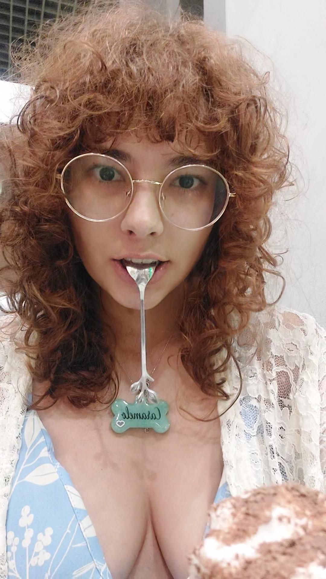 Eating chantilly at the mall