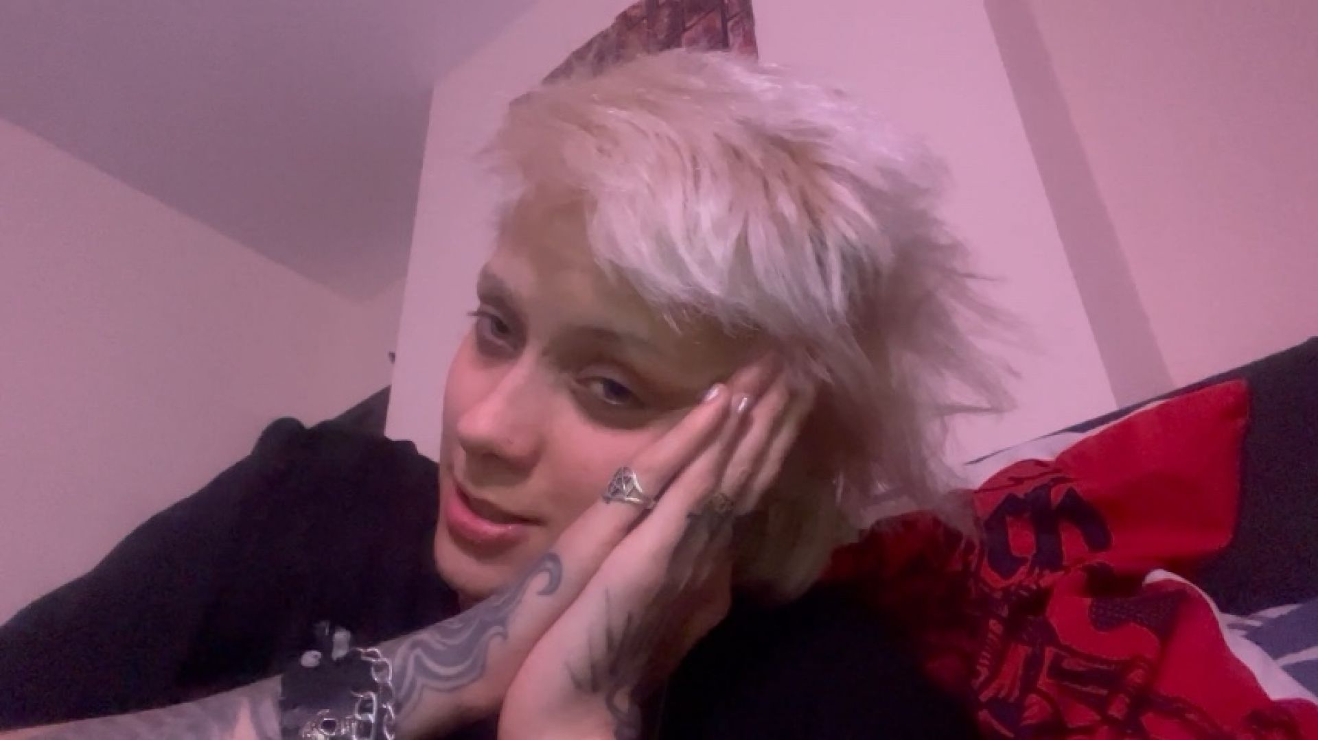 SFW announcement for a free custom