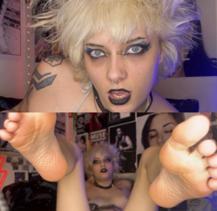 FOOT WORSHIP humiliation suck and worship my soles and toes