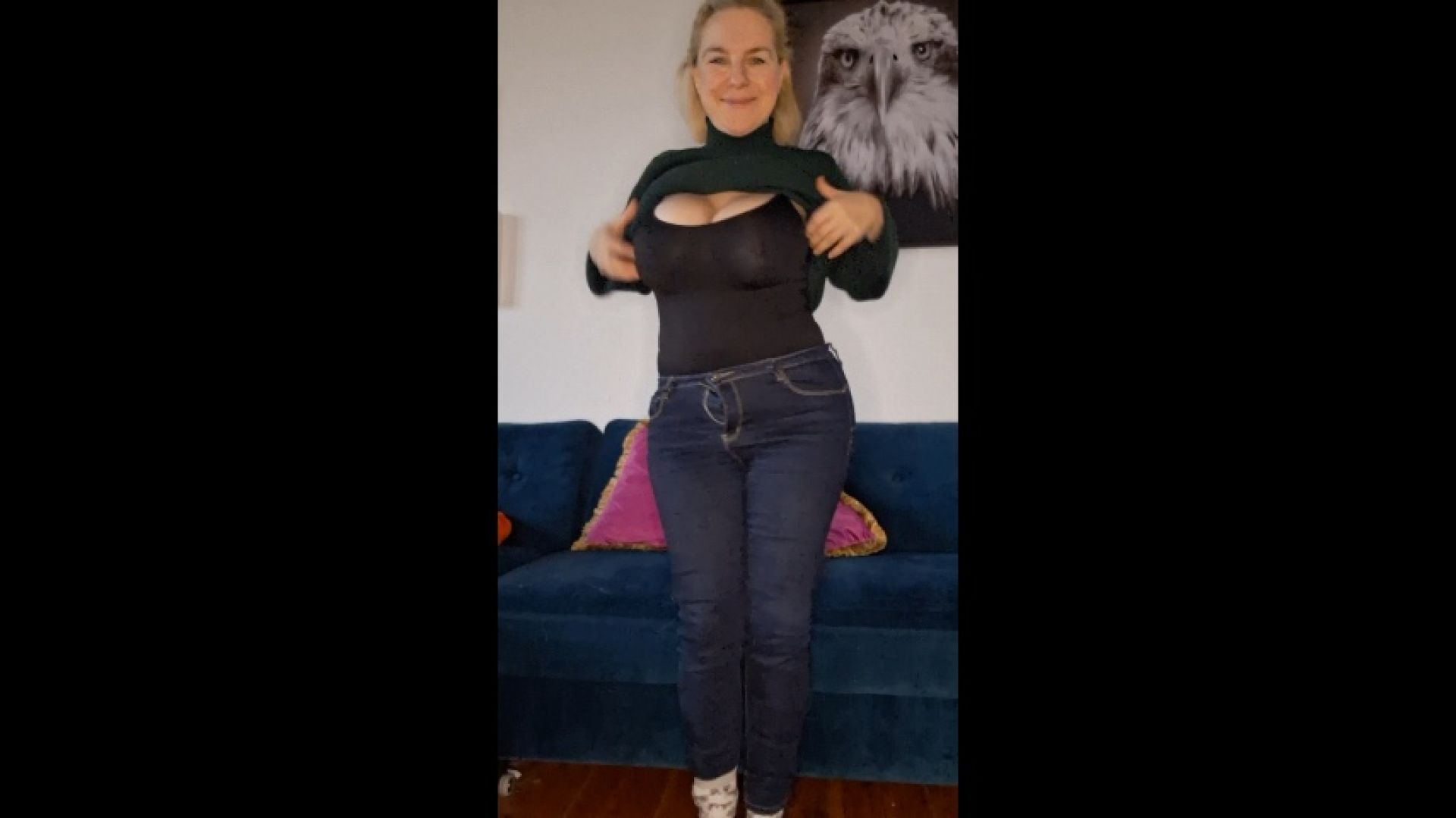 Undressing and playing with my mature Pussy