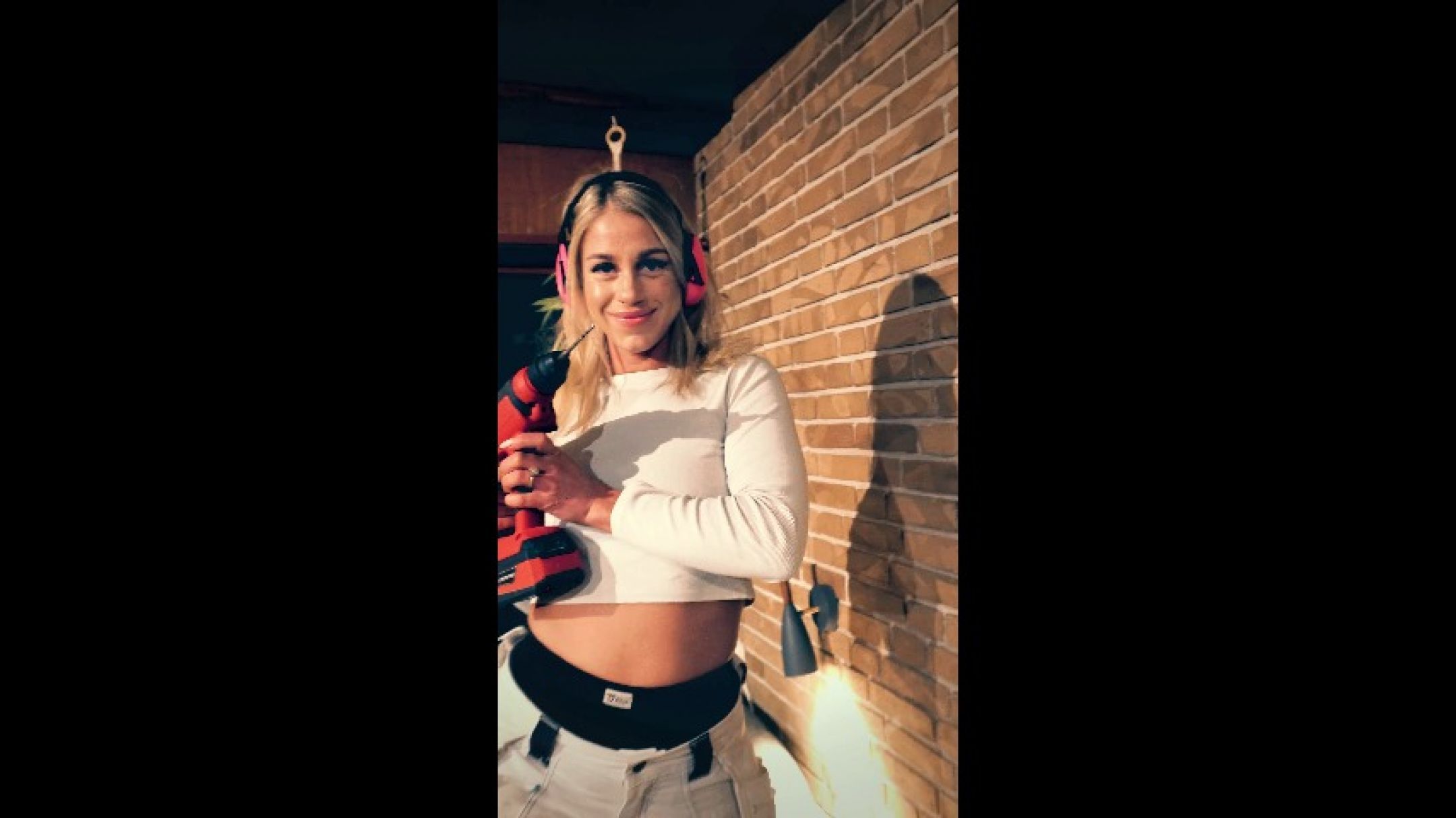 Im hanging a shelf, and im a genus