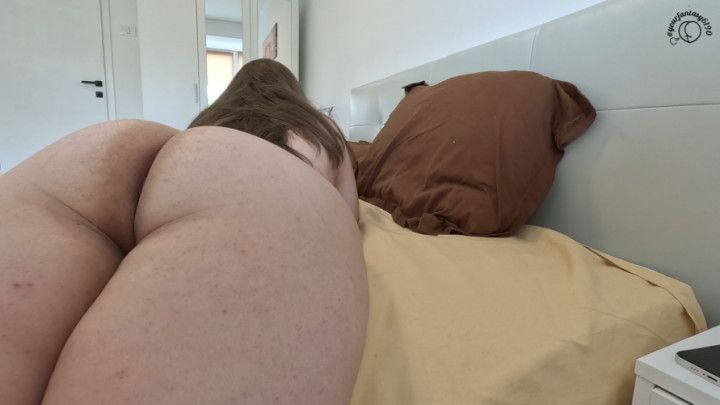 Bare Ass Close-up Farts in bed