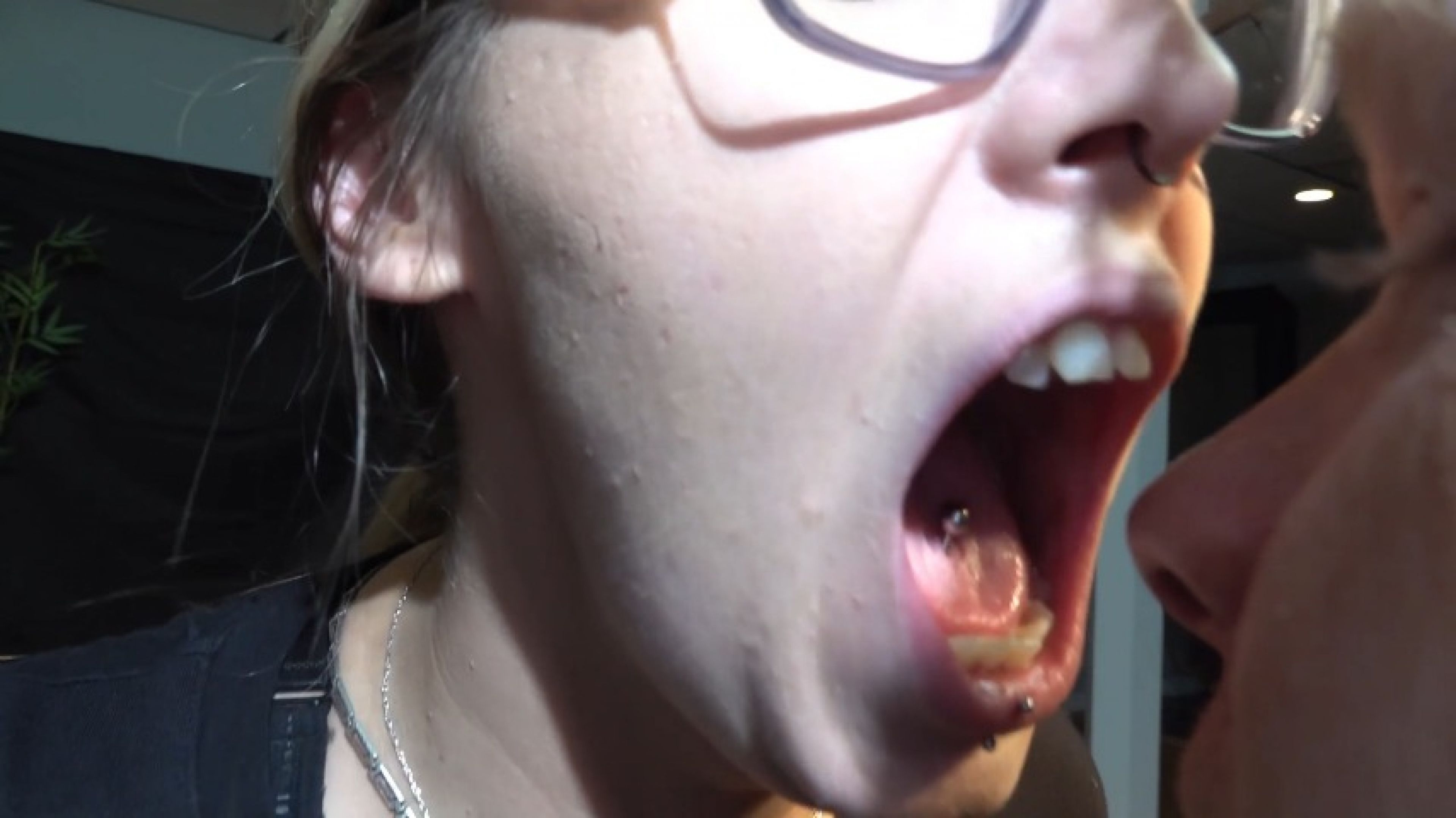 MiMi, a tall and dominant woman