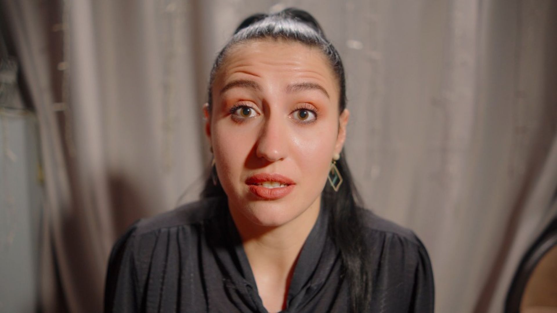 Grateful colleague helps to cum for help at work