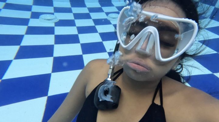 LIZ BOTTOM BOUND - UNDERWATER SCUBA BONDAGE