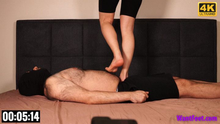 Anika Barefoot Trampling 4K