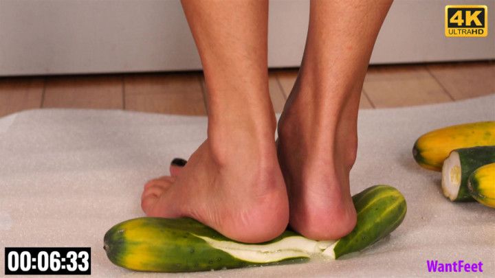 Bare Heel Crush 4K