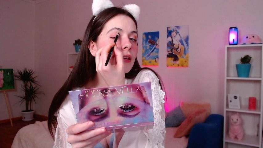 Kitty slowly preparing for stream