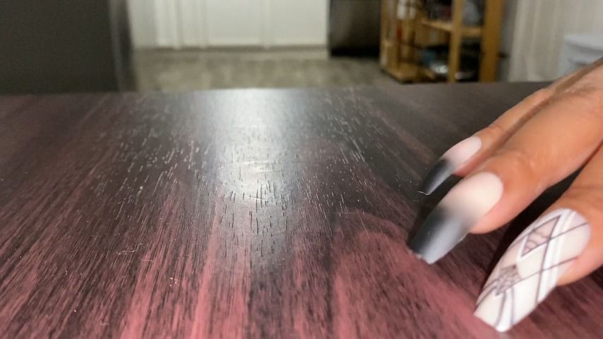 Sexy nails tapping