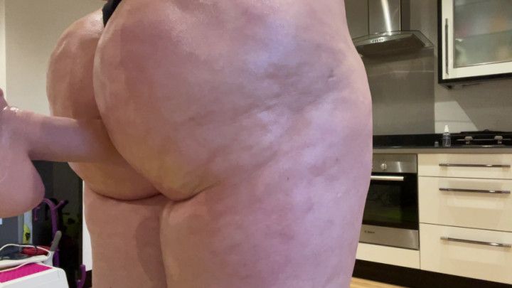 step-Mom's Oiled Up Ass Crack Never Felt As Good