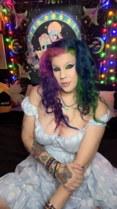 17:25:- Sundress Slut Secrets