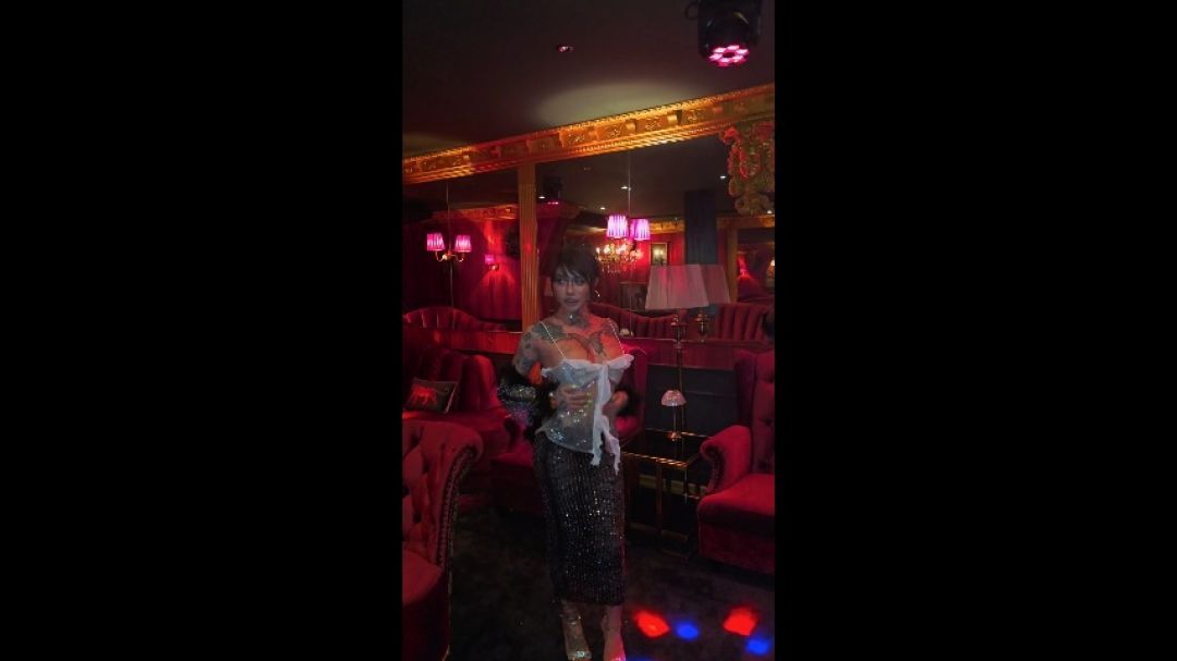 Nasty flashing in the club