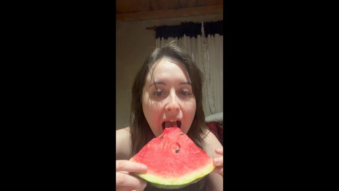 Summer's coming, and we need to eat watermelon