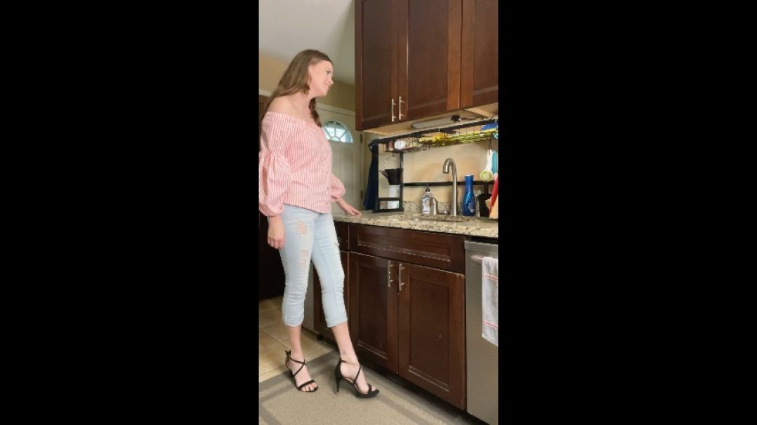 Maggie 9000 Cums For the Last Time