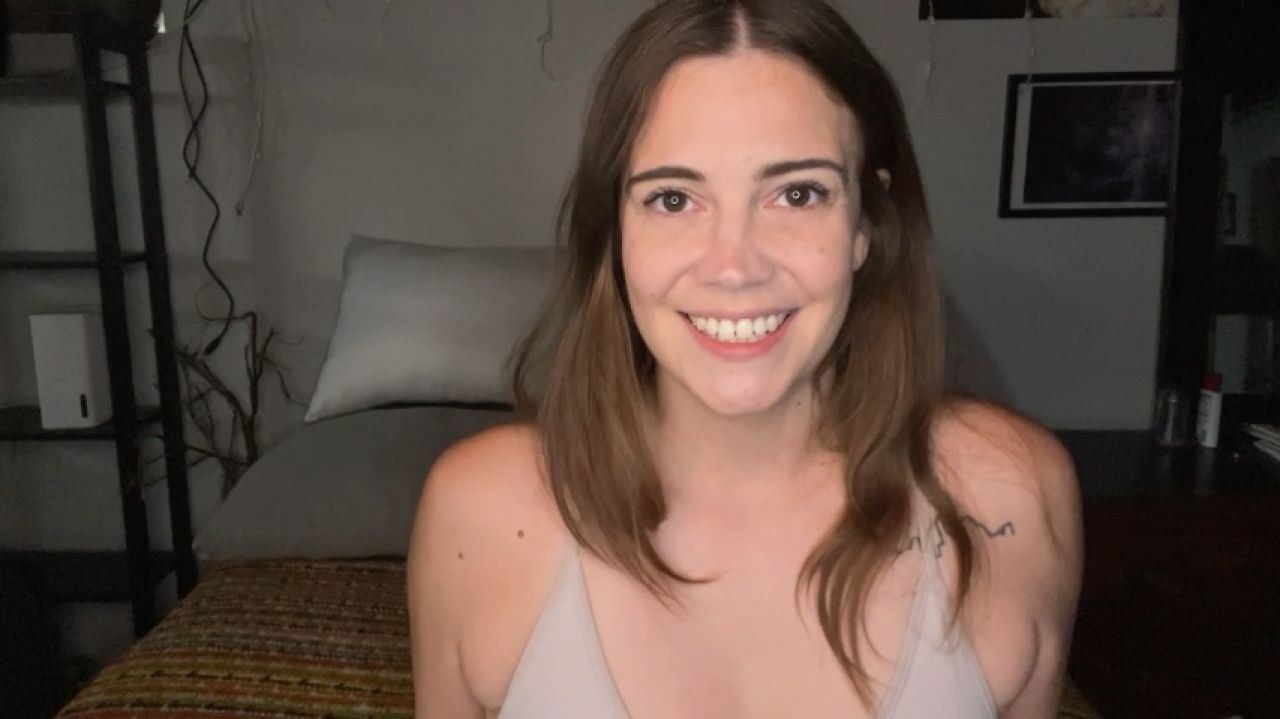 Your Submissive GF Ready To Breed