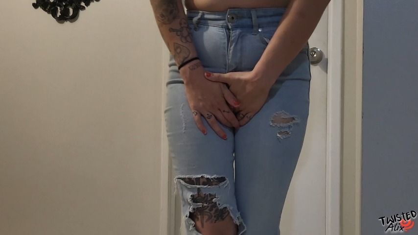 Pee Desperaton 3 -In Jeans