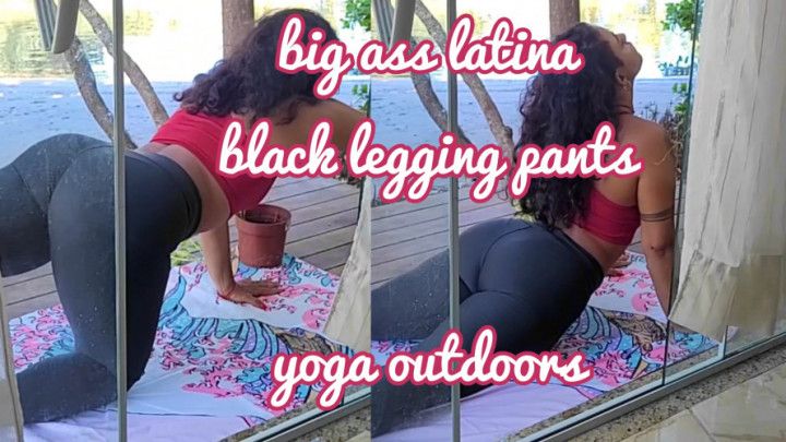 Voyeur cam: yoga outdoors in legging pants