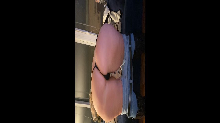 Subgirl attempts Twerking