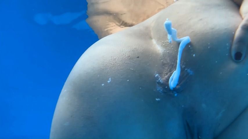 It must be underwater love, ass creampie
