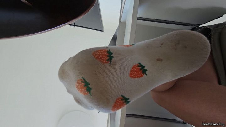 Unaware Giantess Working on Laptop in Socks Pt 7