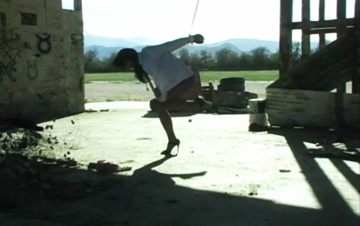 Gina Rae outdoor strapado