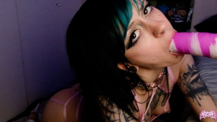 Cute Alt Girl Uses Fuck Machine