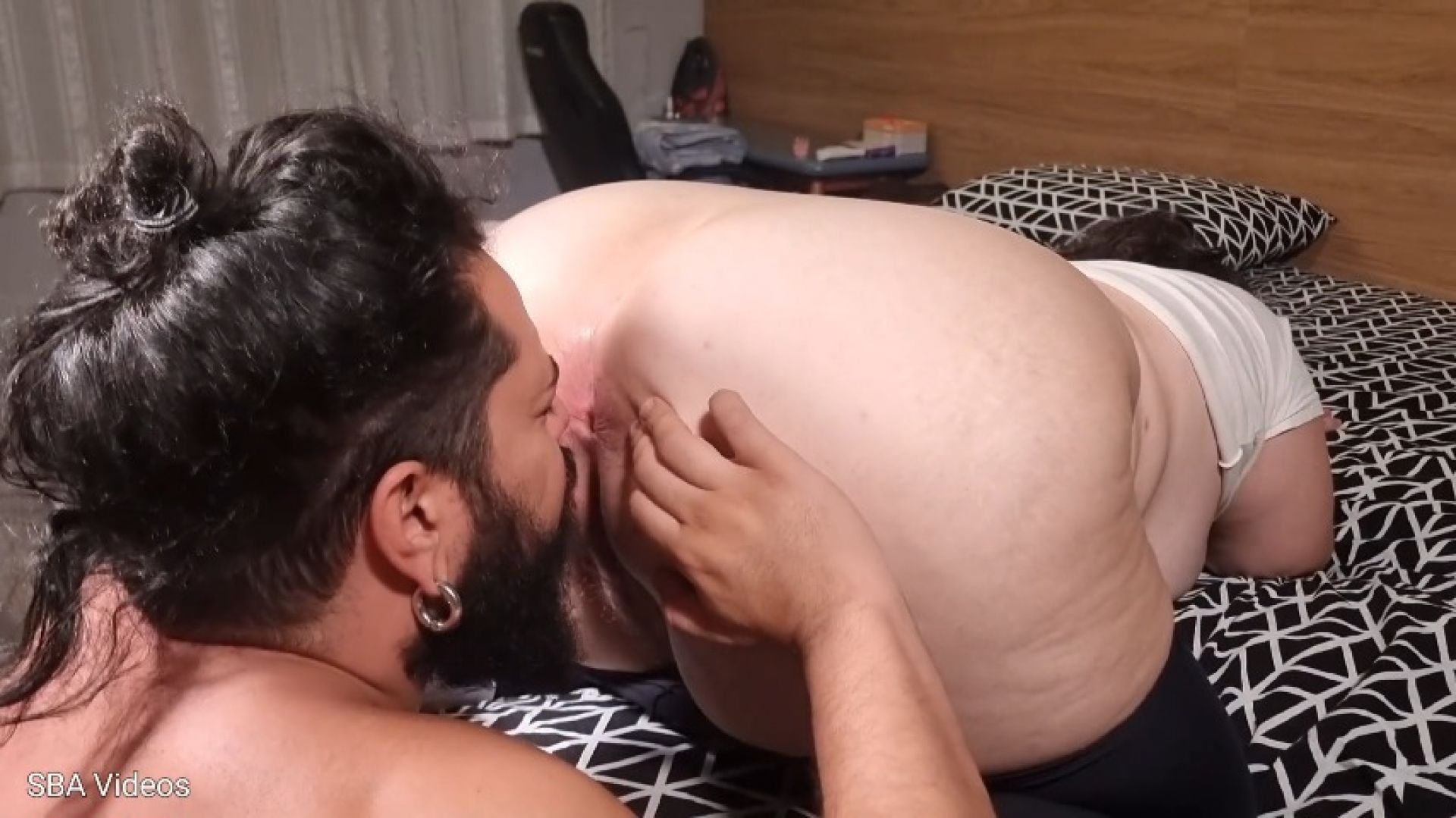 Alexyah with her ass wide open and farting