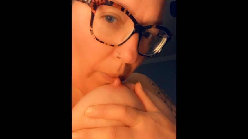 Solo nipple suck and play