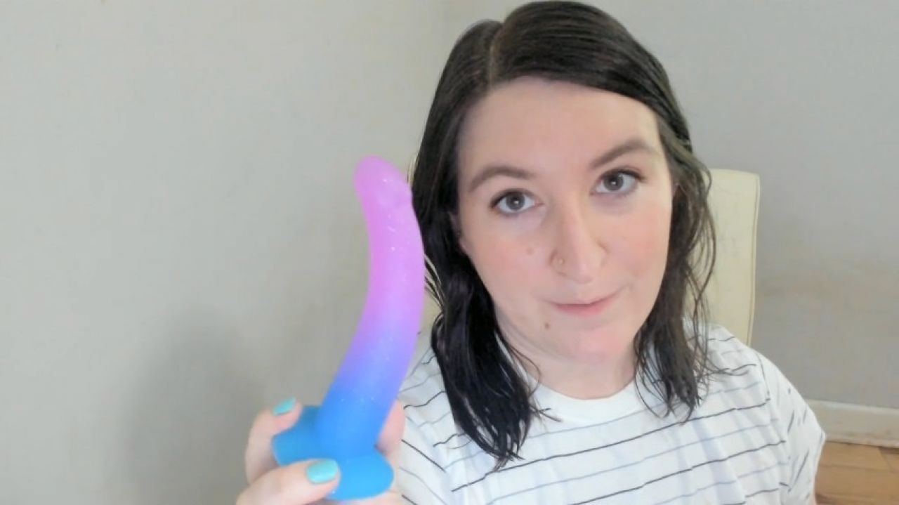 Trying Out a New Dildo and Squirting
