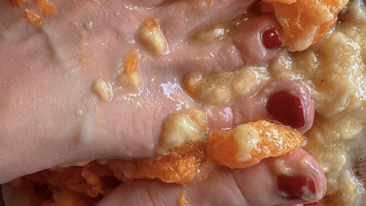 FOOT FRUIT CRUSH &amp; FOOT CLEANING