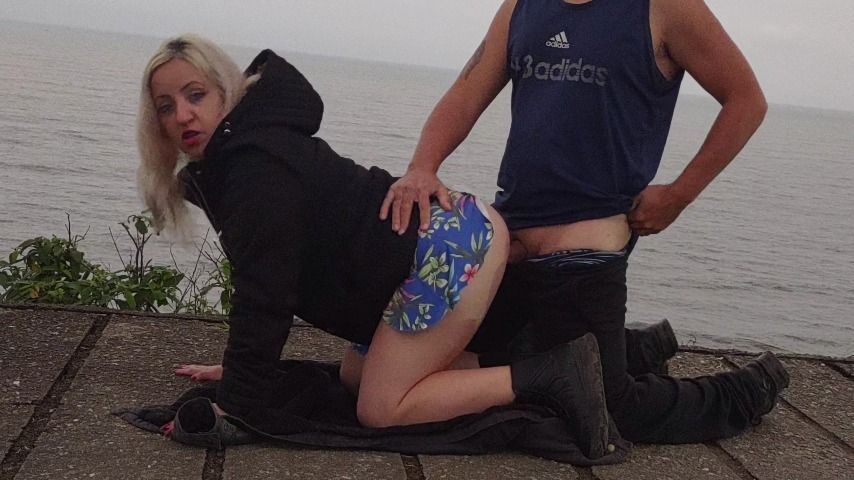 Blonde fucks on the beach with a strange