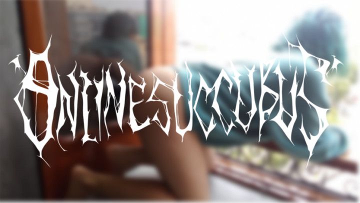 Me masturbo con la ventana abierta