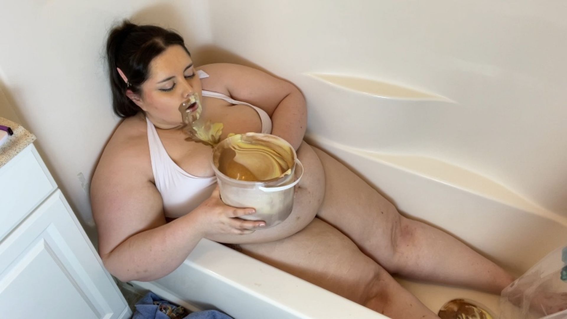 ice cream in the tight tub