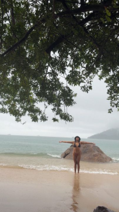 LATINA GIRL ENJOYING TIME IN BRASIL BEACH