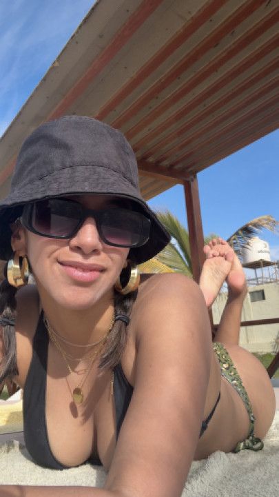 LATINA GIRL AT THE POOL