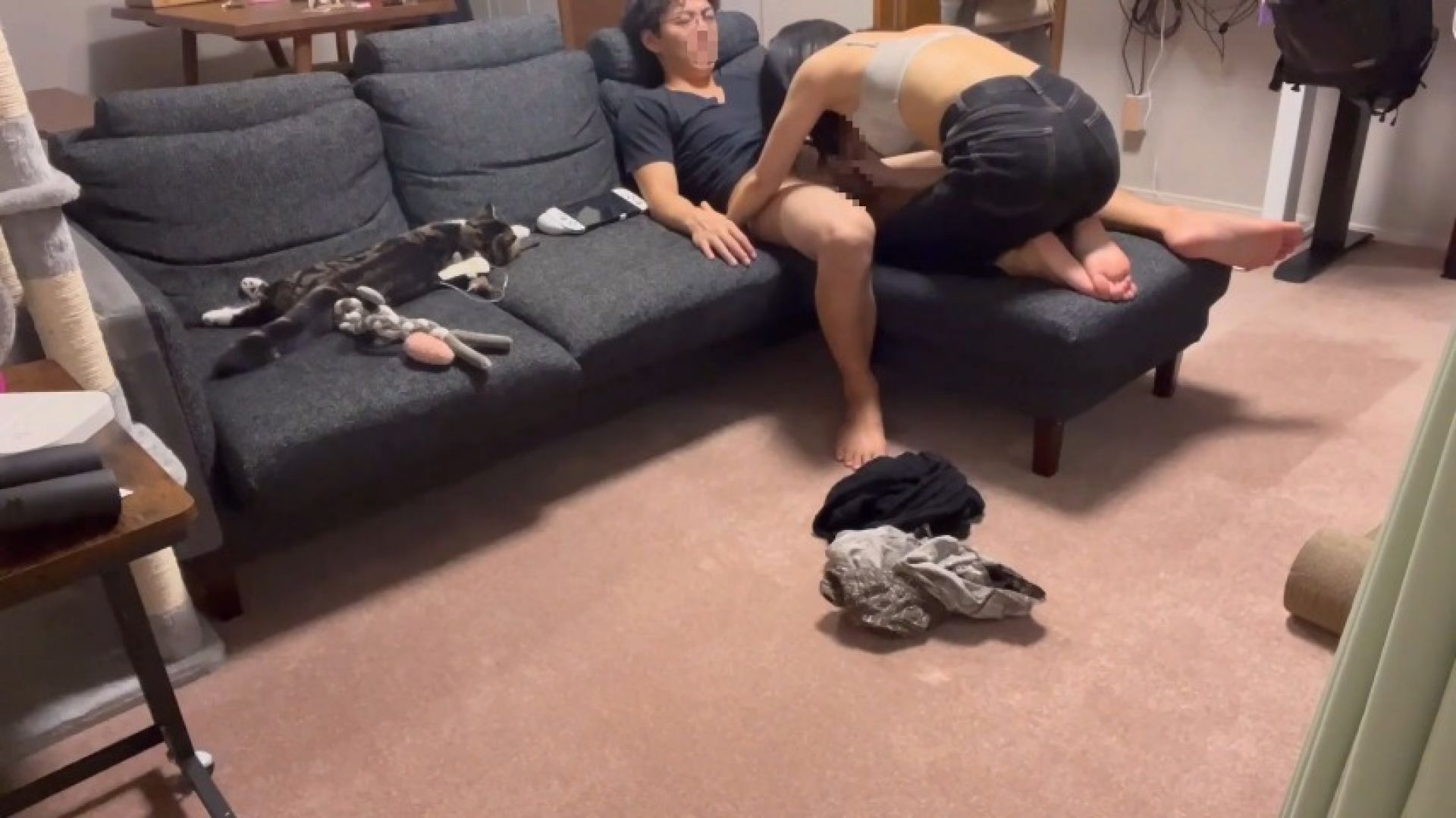 Giving my BF the best blowjob while he's playing game