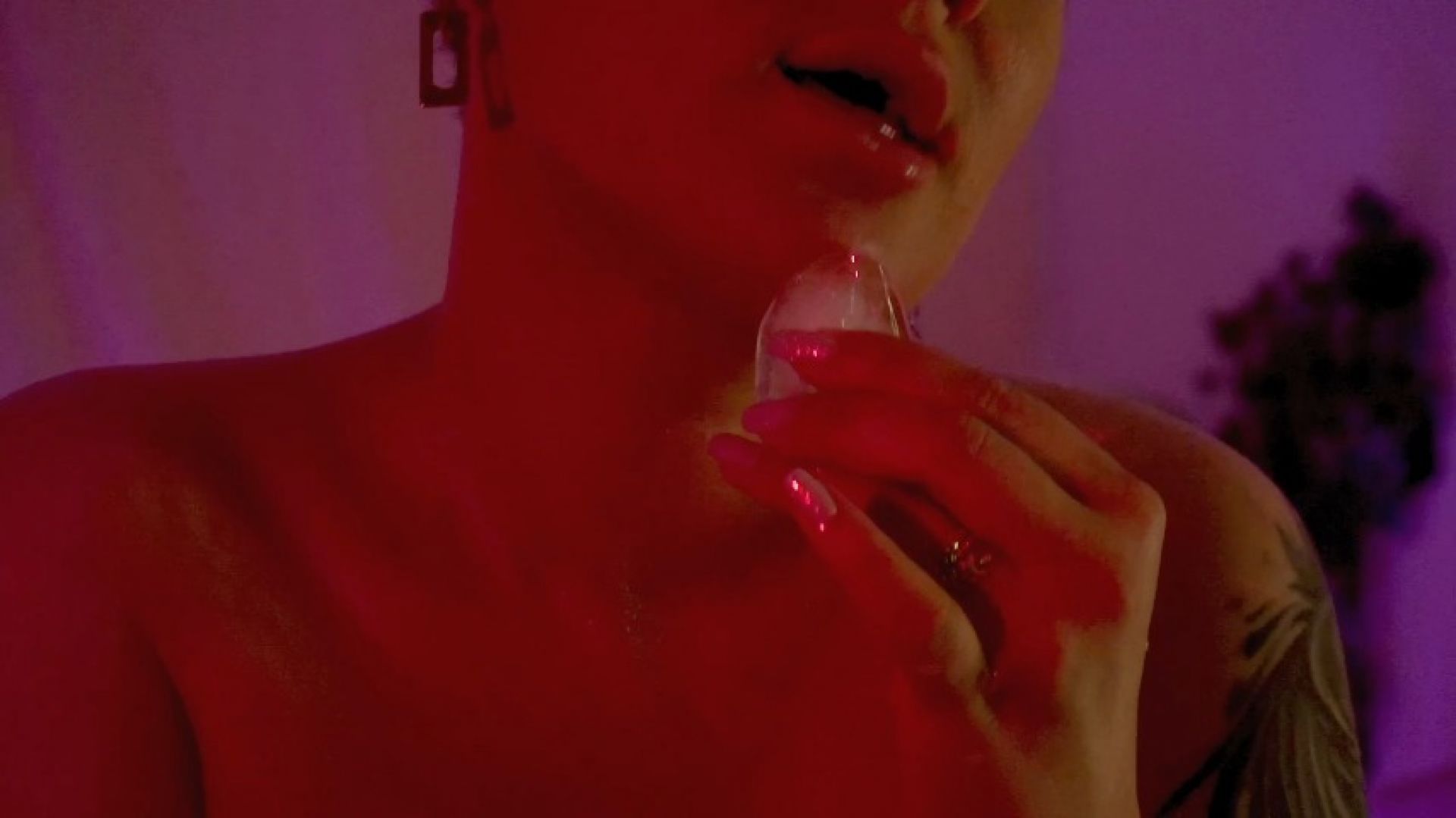 great video in my performance with pieces of ice on my skin