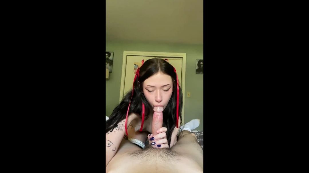 Goth girl sucking cock