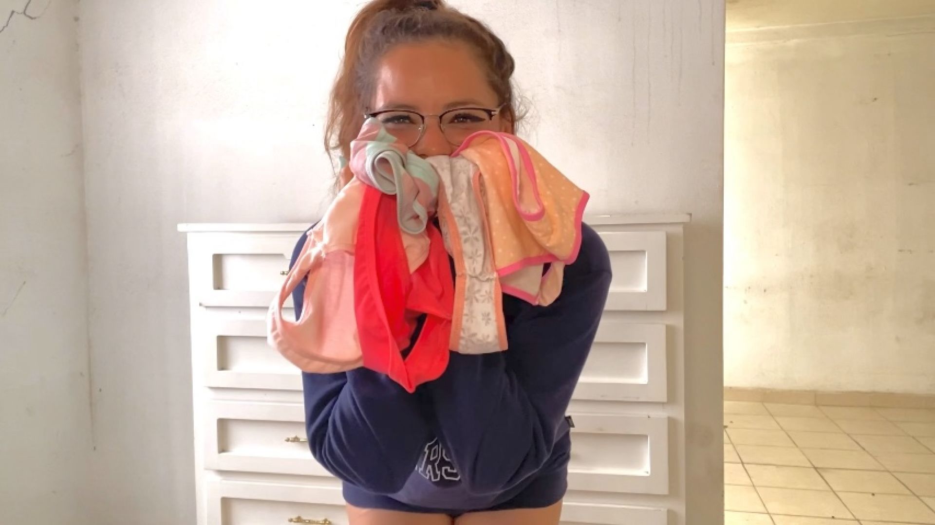 Cozy and Naughty Panties Try On in Spanish