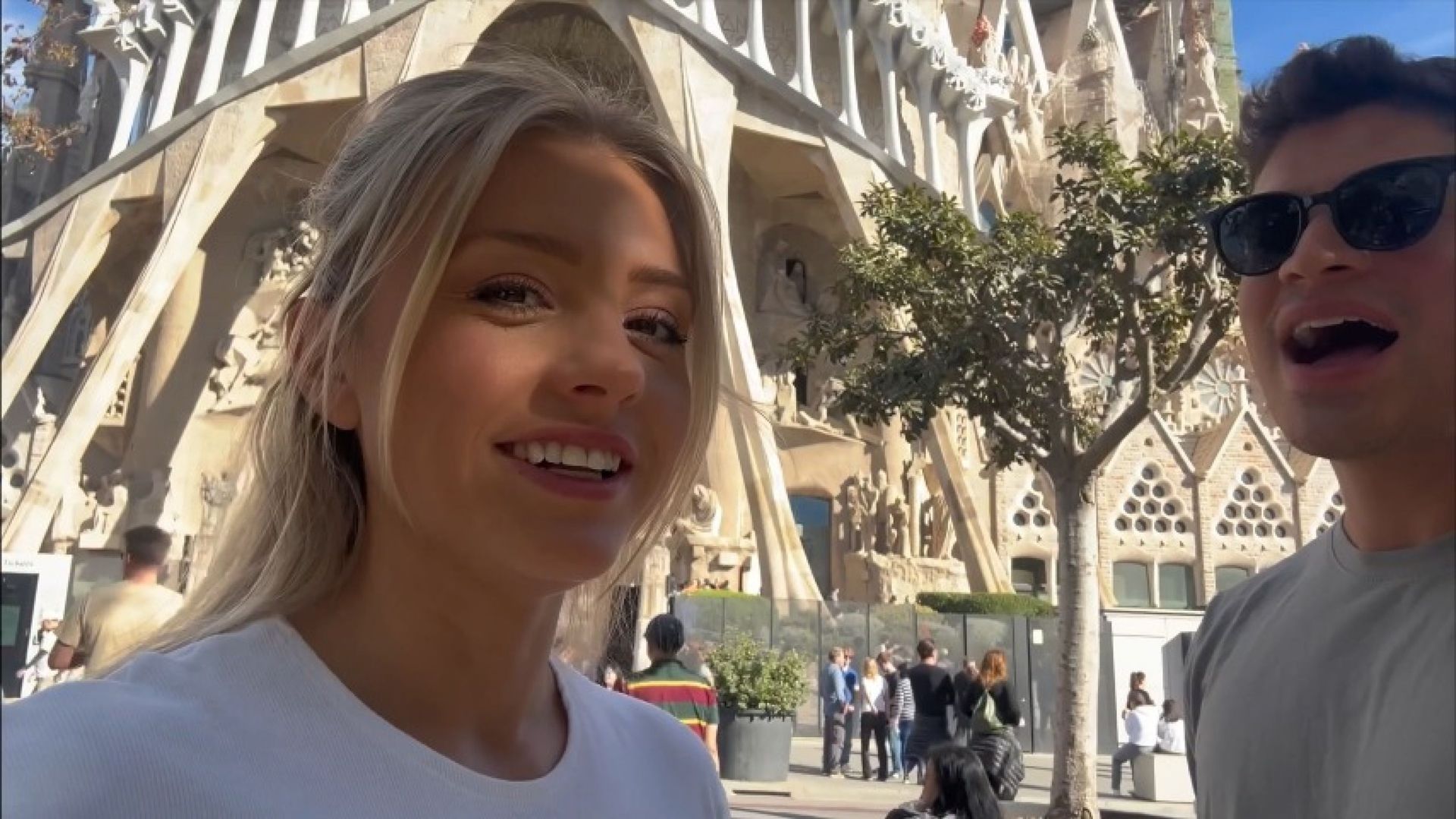 6-VISITING SAGRADA FAMILIA WITH A FRENCH TOURIST VLOGGER