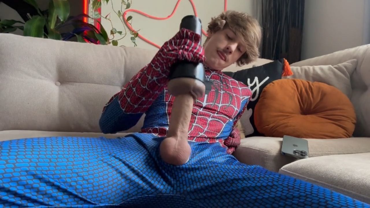 Spider-Man gives his flesh-light a FAT creampie