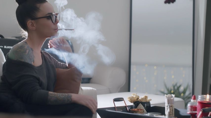 Smoking and watching TV