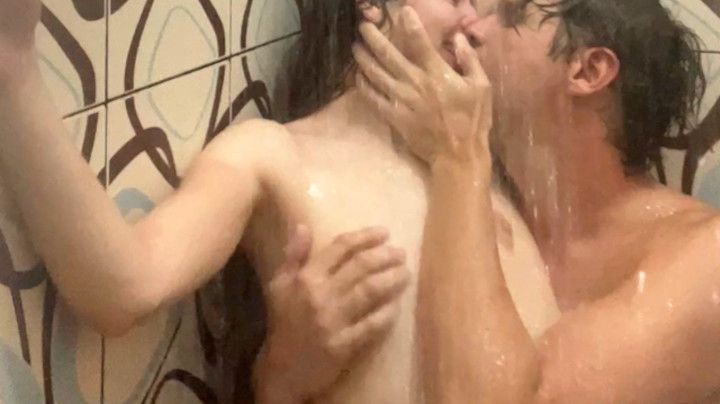 103 - ECUADOR: FROM SNORKELING TO SHOWE