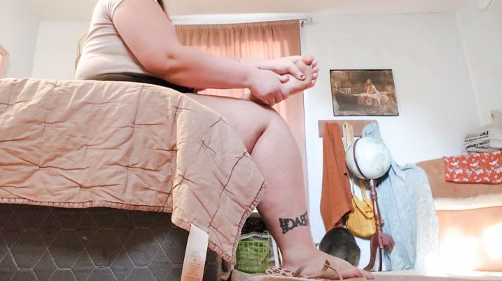 Voyeur likes my flip flops