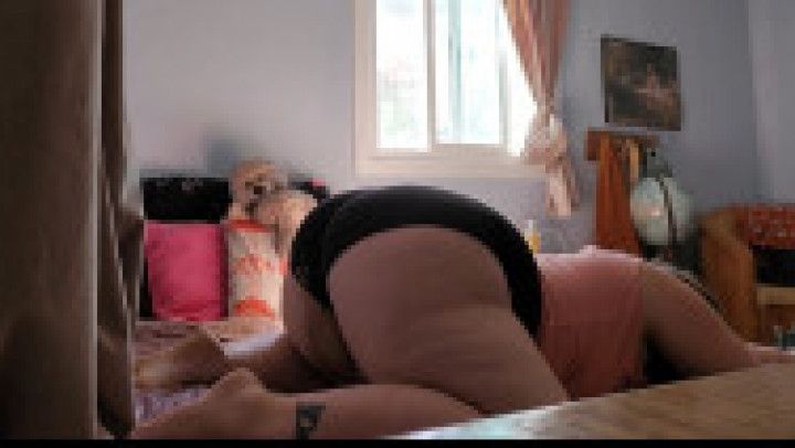 Stretching bed with moans free